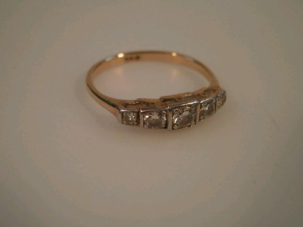 Appraisal: A small five stone diamond Art Deco style ring to