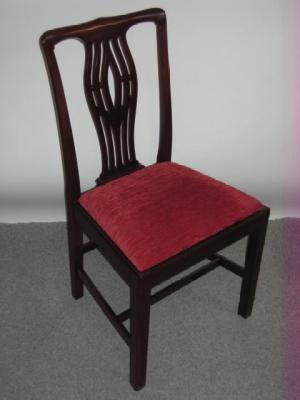 Appraisal: A SET OF EIGHT MAHOGANY DINING CHAIRS early th century