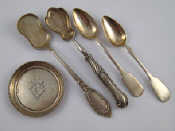 Appraisal: Russian silver flatware A pair of fiddle pattern teaspoons Moscow