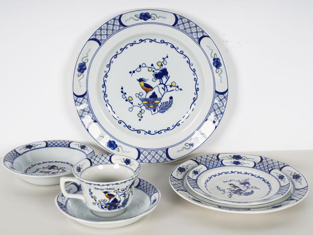 Appraisal: WEDGWOOD VOLENDAM PARTIAL CHINA SERVICEprinted factory marks comprising dinner plates