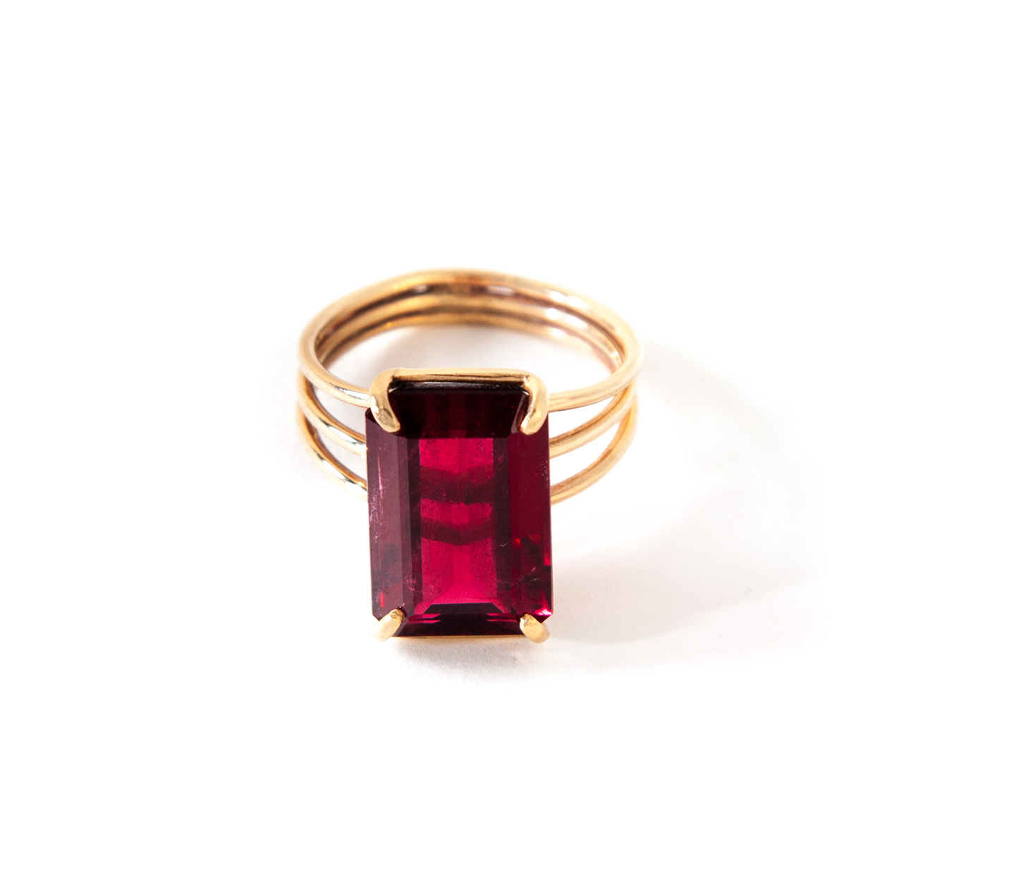 Appraisal: RUBY AND GOLD RING American st century Tested karat yellow