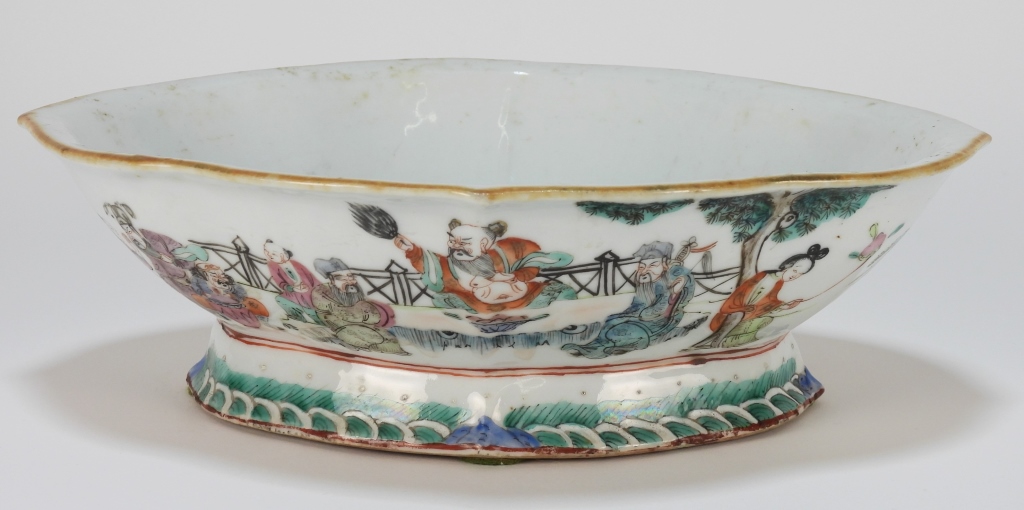 Appraisal: CHINESE LATE QING DYNASTY FOOTED PORCELAIN BOWL ChinaLate th CenturyOblong