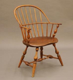 Appraisal: New England sack back Windsor armchair A late th early