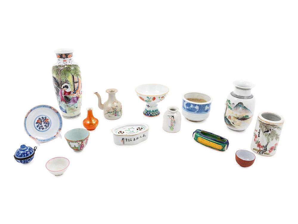 Appraisal: Twenty-Nine Chinese and Japanese Porcelain Wares Tallest height in cm