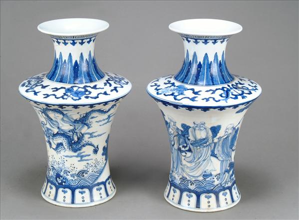 Appraisal: A pair of Chinese export waisted vases decorated in underglaze