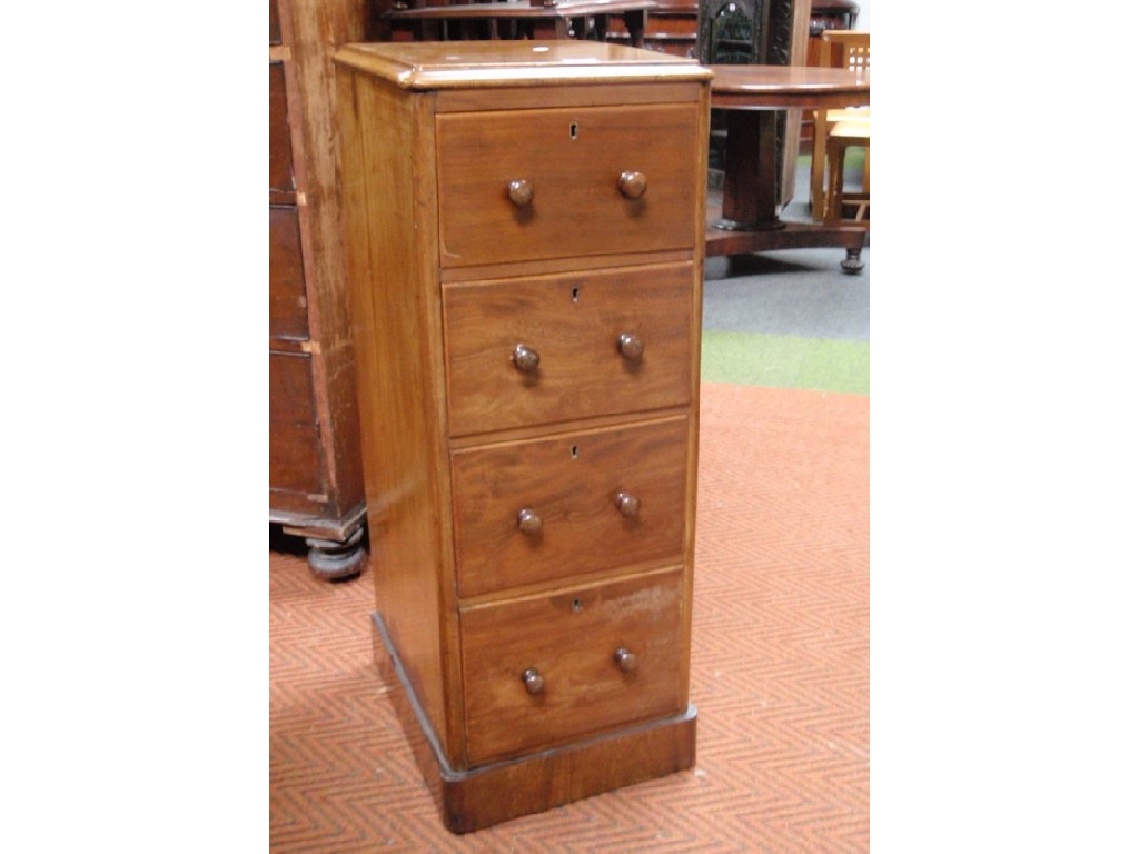 Appraisal: A Victorian mahogany four drawer chest with moulded top knob