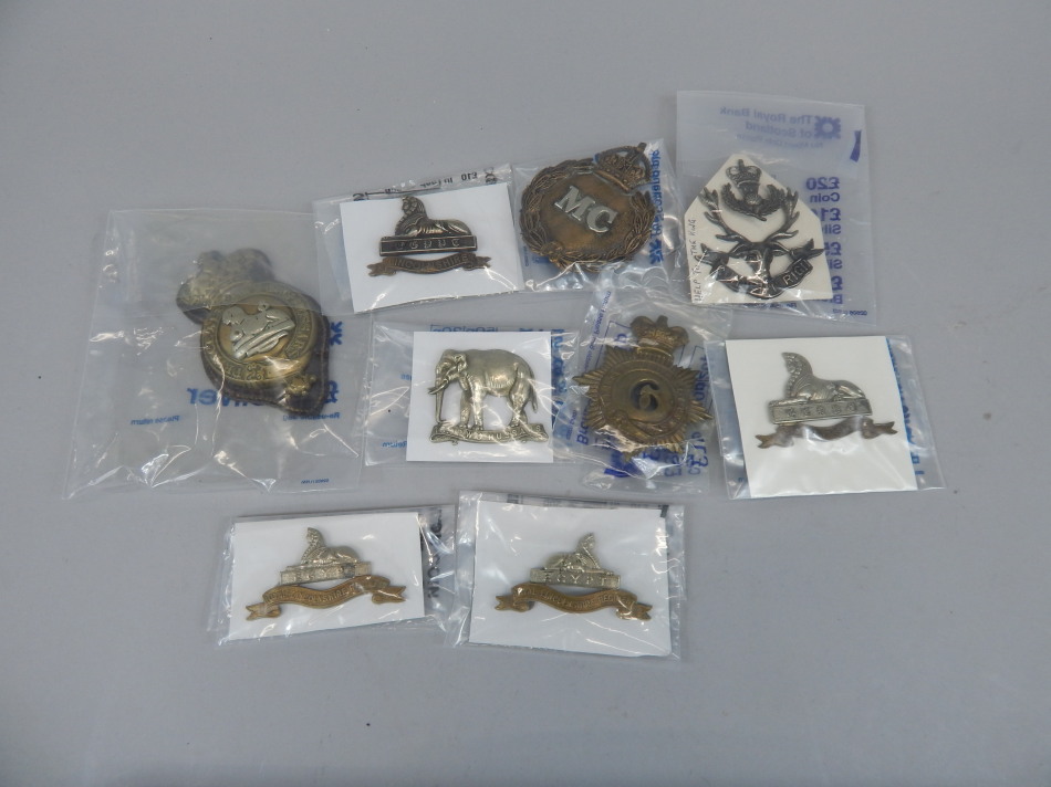 Appraisal: A quantity of military cap badges to include Egypt Royal