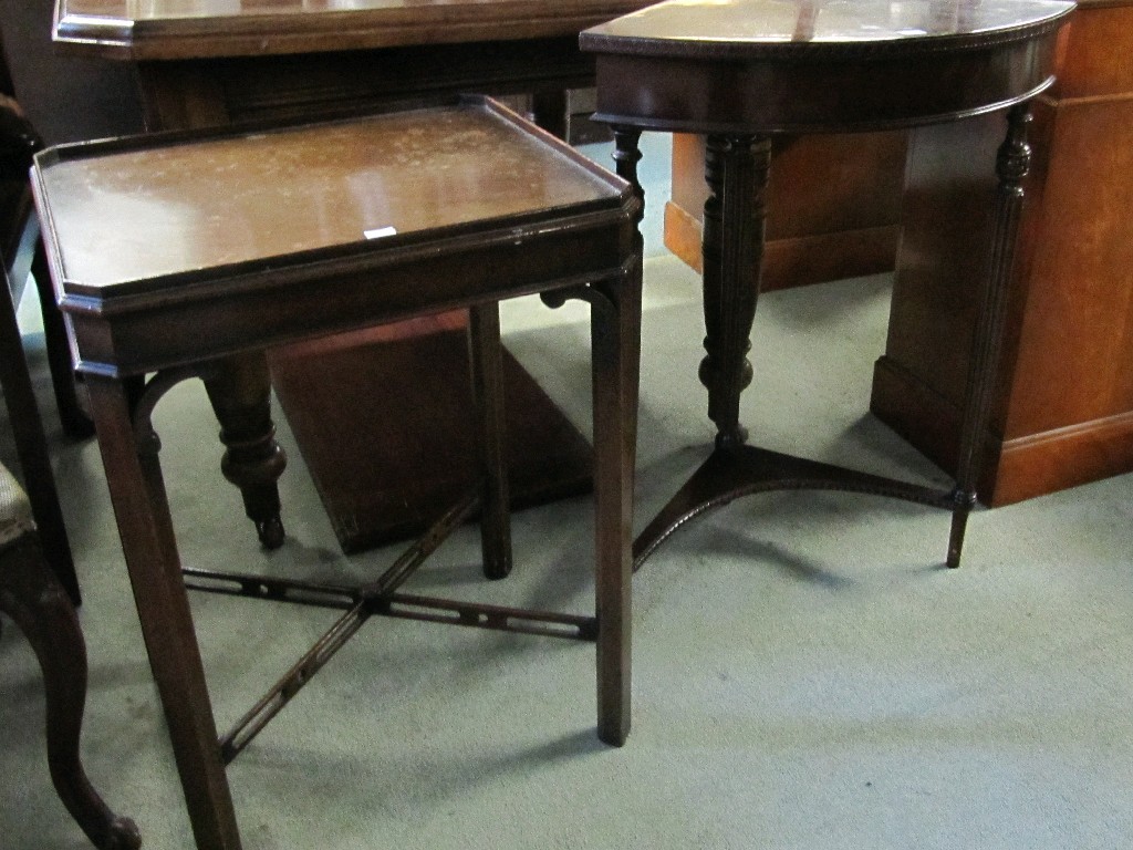 Appraisal: Lot comprising occasional table and a corner table