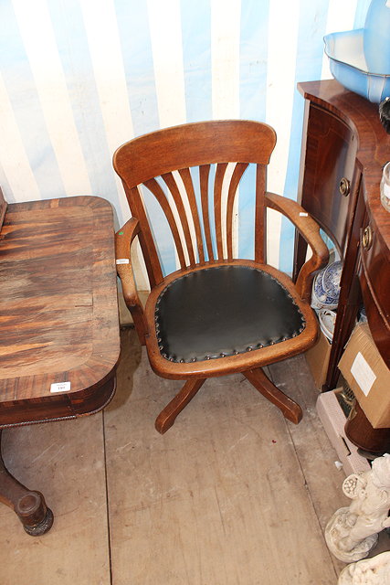 Appraisal: AN EARLY TH CENTURY OAK SWIVELLING DESK CHAIR