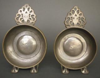 Appraisal: Pewter porringers Two late th-early th century Pewter porringers Both