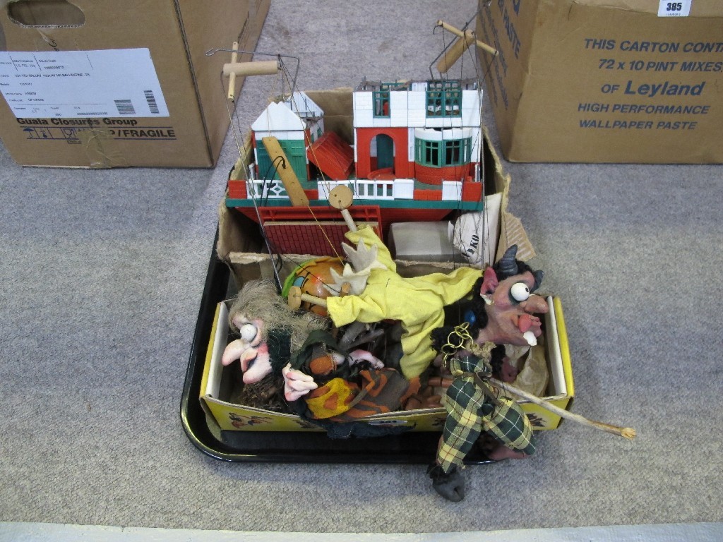 Appraisal: A tray lot of toys - Lego fort Pelham puppets