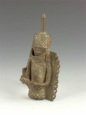 Appraisal: A Benin bronze attendant chief from a pendant wearing a