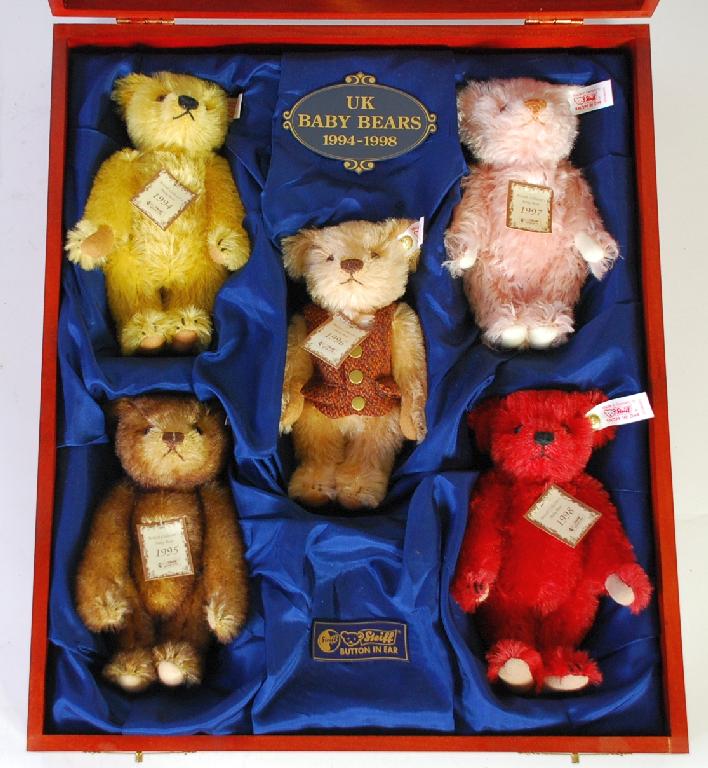 Appraisal: STEIFF MINT AND BOXED LIMITED EDITION SET OF FIVE UK