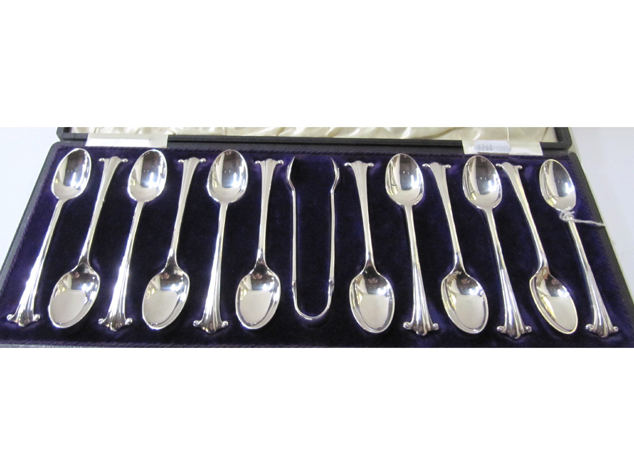 Appraisal: A cased set of twelve silver spoons with tongs Sheffield