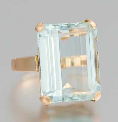 Appraisal: A Ladies' Aquamarine Ring k yellow gold ring features an