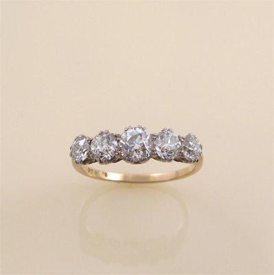 Appraisal: A late Victorian diamond five stone ring the graduated old