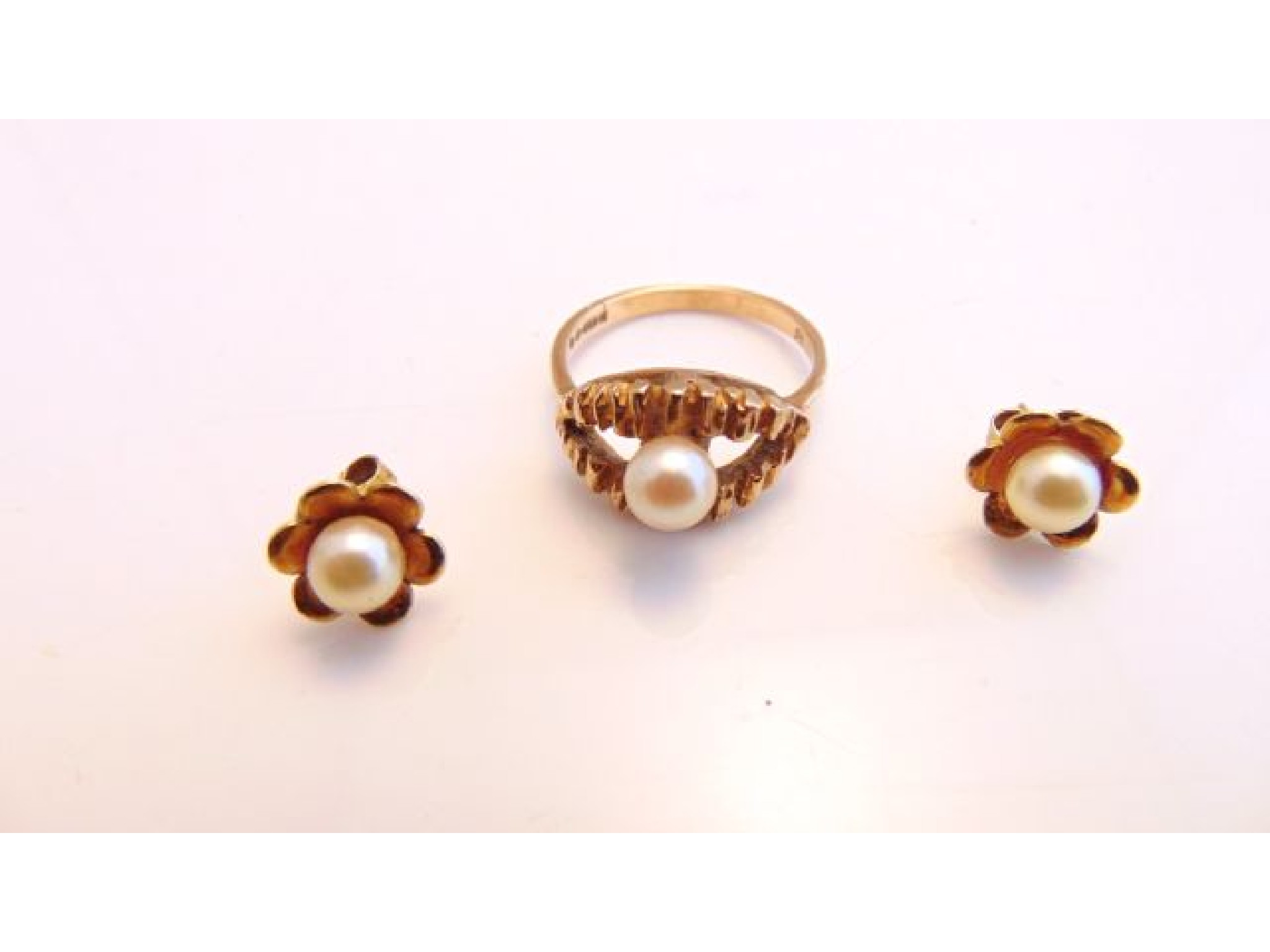 Appraisal: A pearl ring with textured bezel in ct gold size