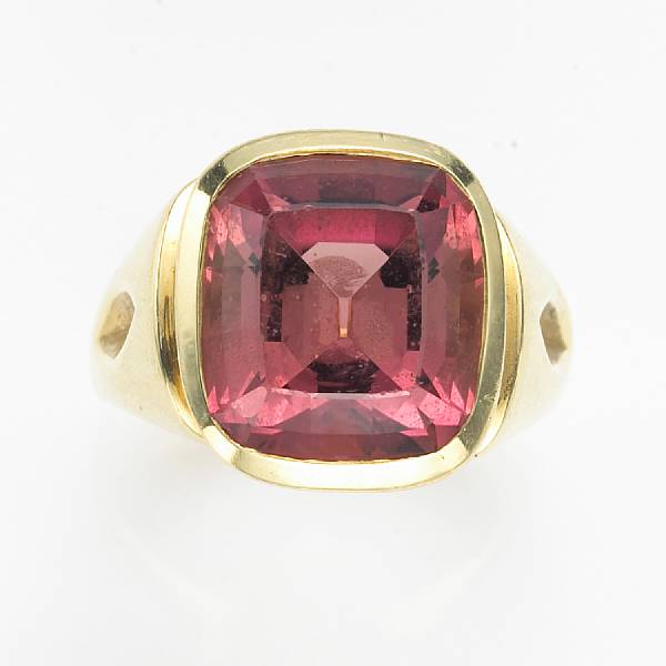 Appraisal: A pink tourmaline and eighteen karat gold ring tourmaline weighing