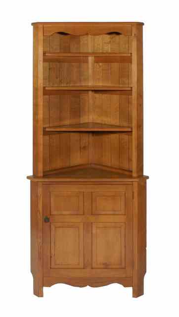 Appraisal: A CRAFT MADE OAK CORNER CUPBOARD full height the upper