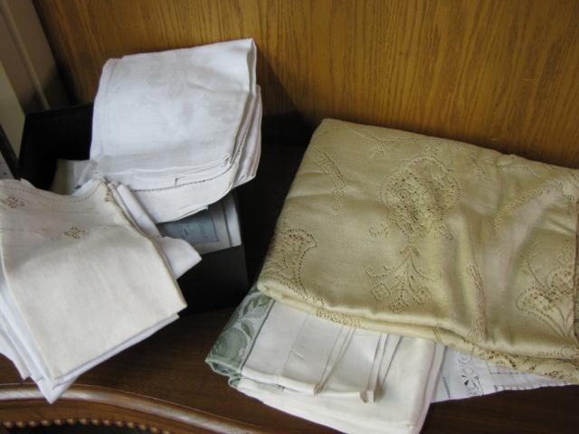 Appraisal: Group of vintage and antique table linens luncheon cloth napkins