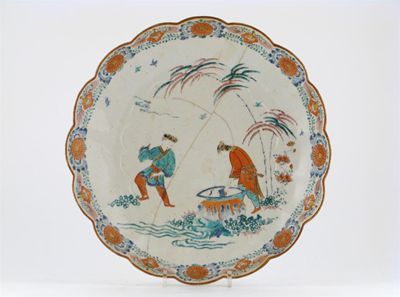 Appraisal: A large Chelsea scallop-edged dish painted in the Kakiemon palette