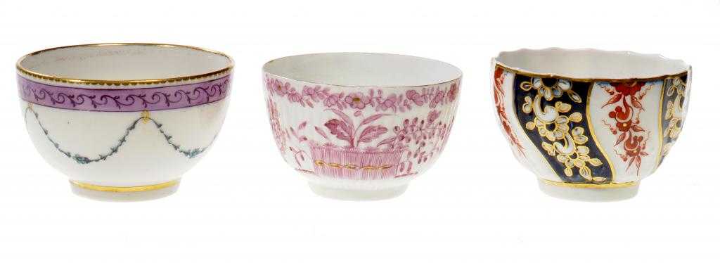 Appraisal: THREE DERBY AND CHELSEA-DERBY TEA BOWLS one painted in puce