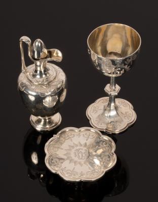 Appraisal: A travelling silver communion set WBJ London comprising a paten