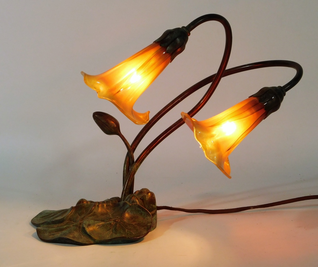 Appraisal: LUNDBERG AMERICAN DELUXE DOUBLE LILY ACCENT LAMP United States Late