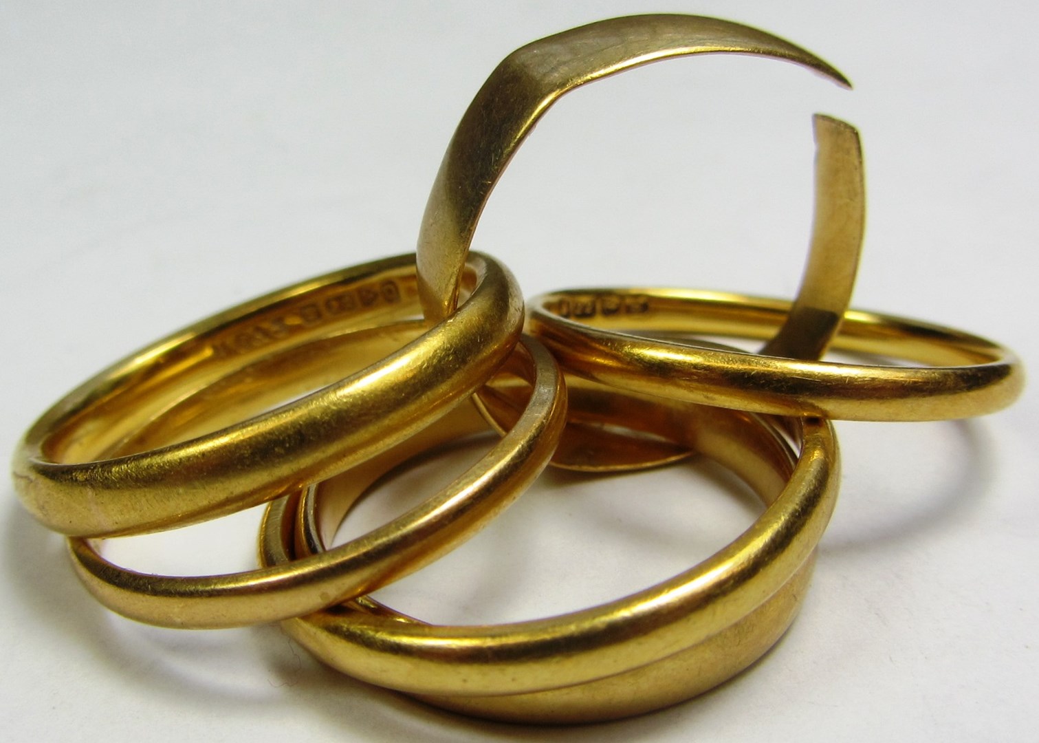 Appraisal: Six ct gold wedding rings combined weight gms