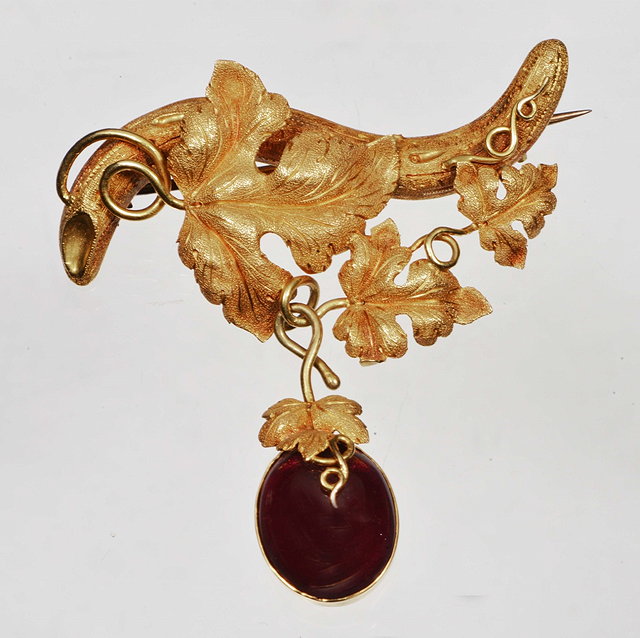 Appraisal: A VICTORIAN GOLD BROOCH in the form of a branch