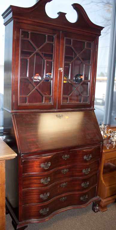 Appraisal: Federal style mahogany serpentine fall-front secretary bookcase Estimate - No