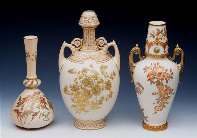 Appraisal: A ROYAL WORCESTER BLUSH IVORY VASE having a cylindrical neck