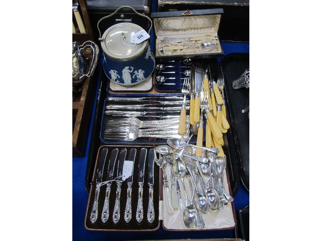 Appraisal: A tray lot of of EP cased and loose cutlery