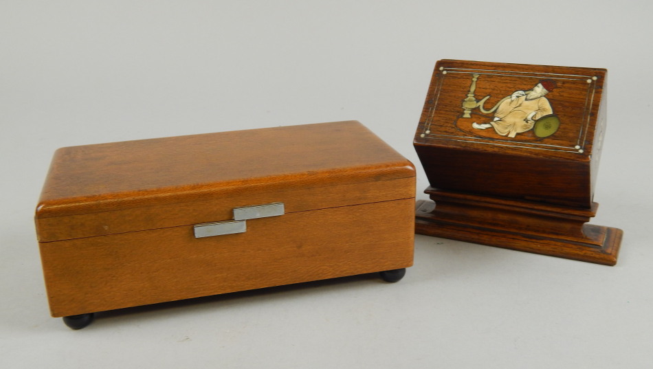 Appraisal: An early thC eastern hardwood cigarette box of lozenge form