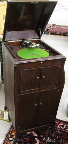 Appraisal: VICTROLA DISC PHONOGRAPH floor model XI serial c having a