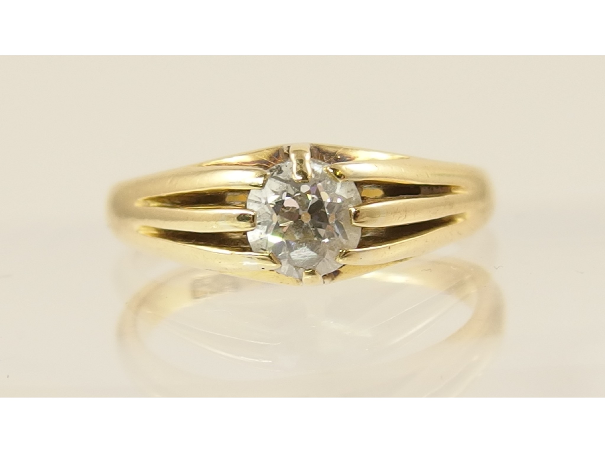 Appraisal: A solitaire diamond of approx cts in a gypsy ring