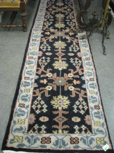 Appraisal: Oriental rug runner x Mahal design W