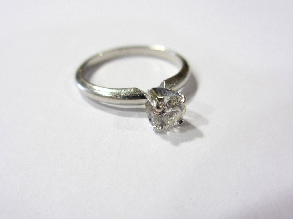 Appraisal: A diamond solitaire ring the modern brilliant stated to weigh