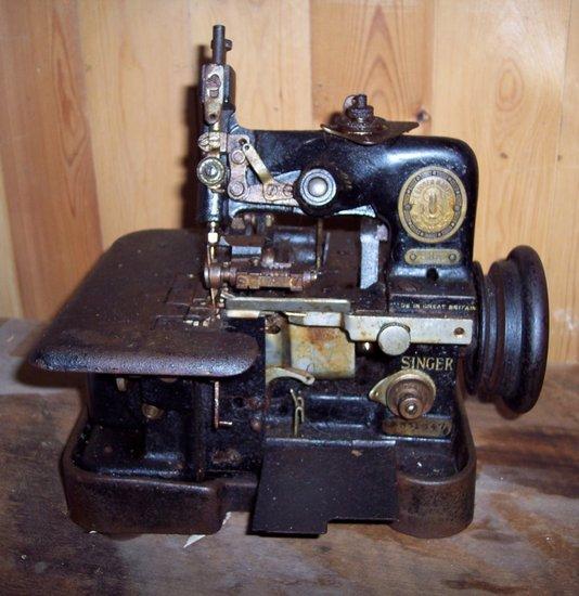 Appraisal: A Singer glovemaker's stitching machine No