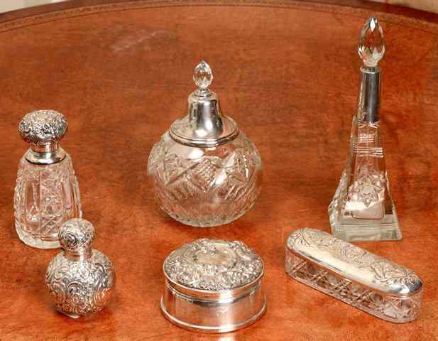 Appraisal: A VICTORIAN SILVER MOUNTED SCENT BOTTLE with silver hinged lid