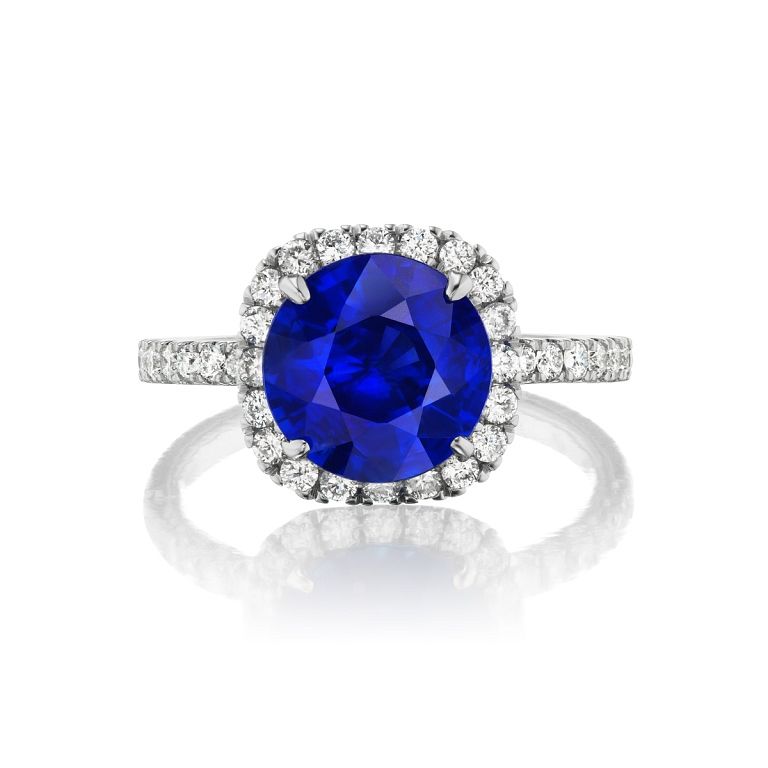 Appraisal: SAPPHIRE AND DIAMOND RING SAPPHIRE AND DIAMOND RING A dazzling