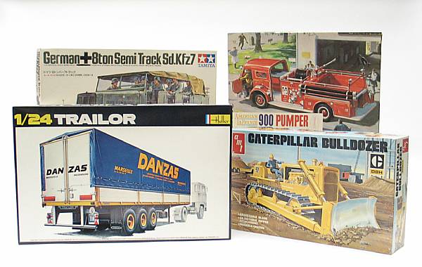 Appraisal: Truck model kits Lot of th scale plastic model trucks