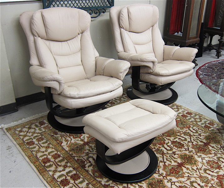 Appraisal: PAIR OF MODERN LEATHER RECLINING LOUNGE CHAIRS WITH MATCHING FOOTSTOOL