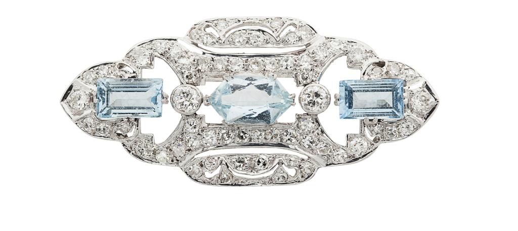 Appraisal: An aquamarine and diamond set brooch of tapering scalloped outline