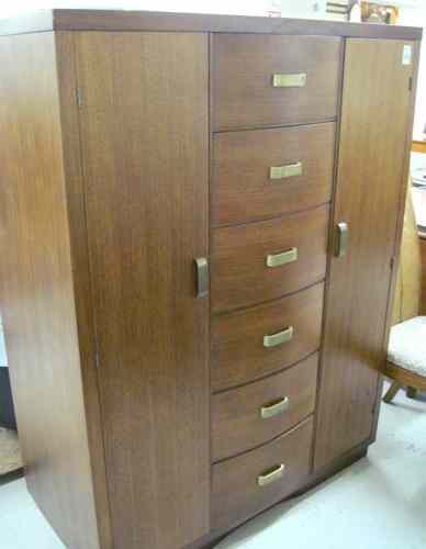 Appraisal: A MAHOGANY AND CEDAR WARDROBE Thomasville Chair Co Thomasville NC