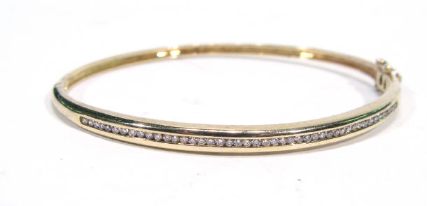 Appraisal: ct gold diamond bangle