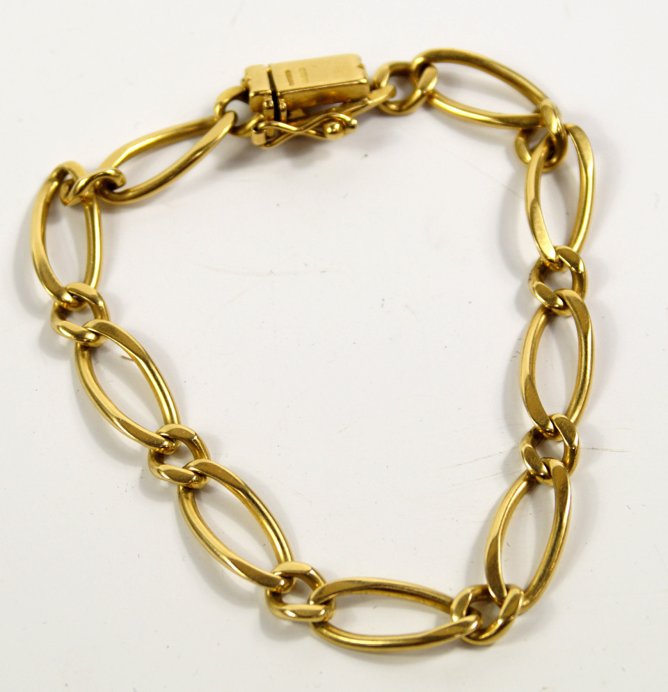 Appraisal: An ct gold oval and curb link bracelet on a