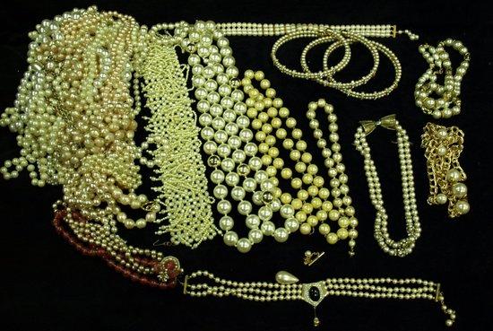 Appraisal: A large quantity of faux pearl jewellery mainly necklaces