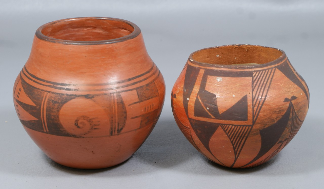 Appraisal: Hopi pottery pots geometric decoration one signed Habee tallest