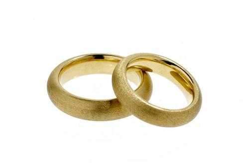 Appraisal: PAIR OF GOLD PARTNER RINGS Yellow gold g Attractive solid